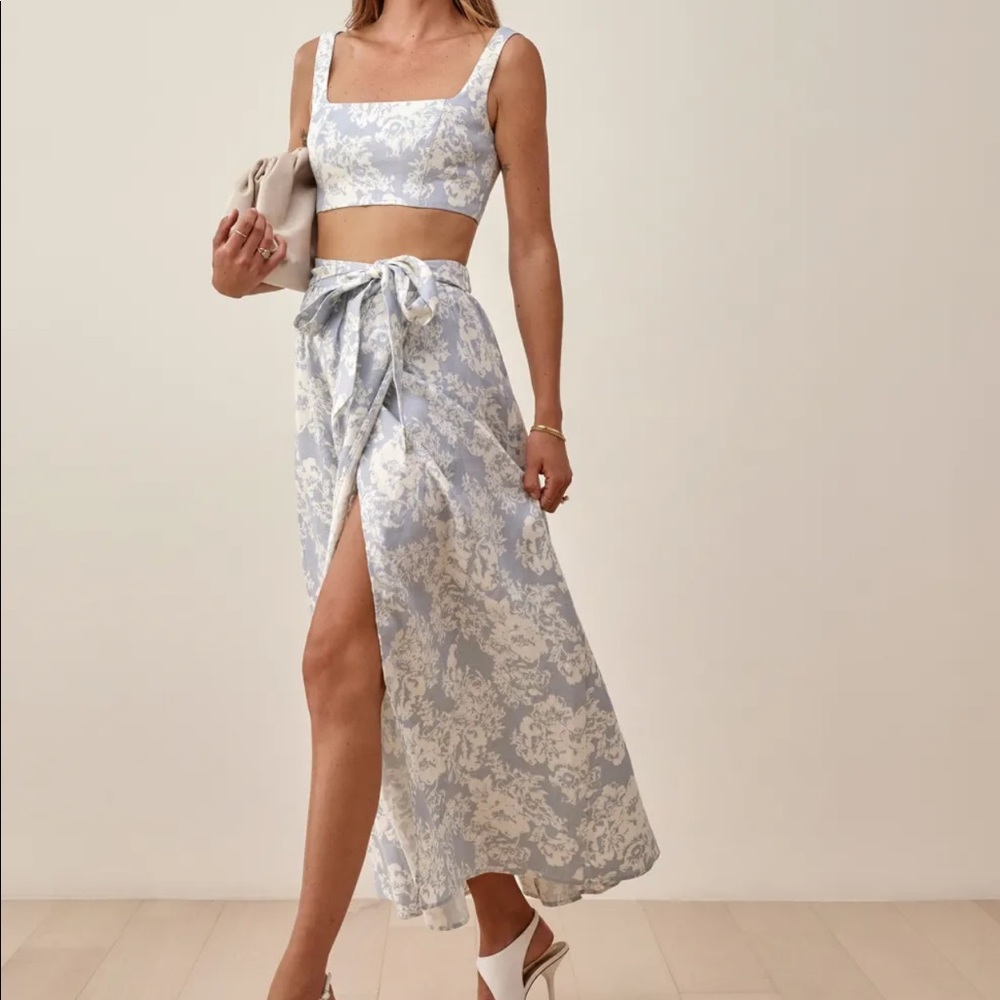 Like new Reformation Palm Linen Two Piece in blue and white floral. Size 12